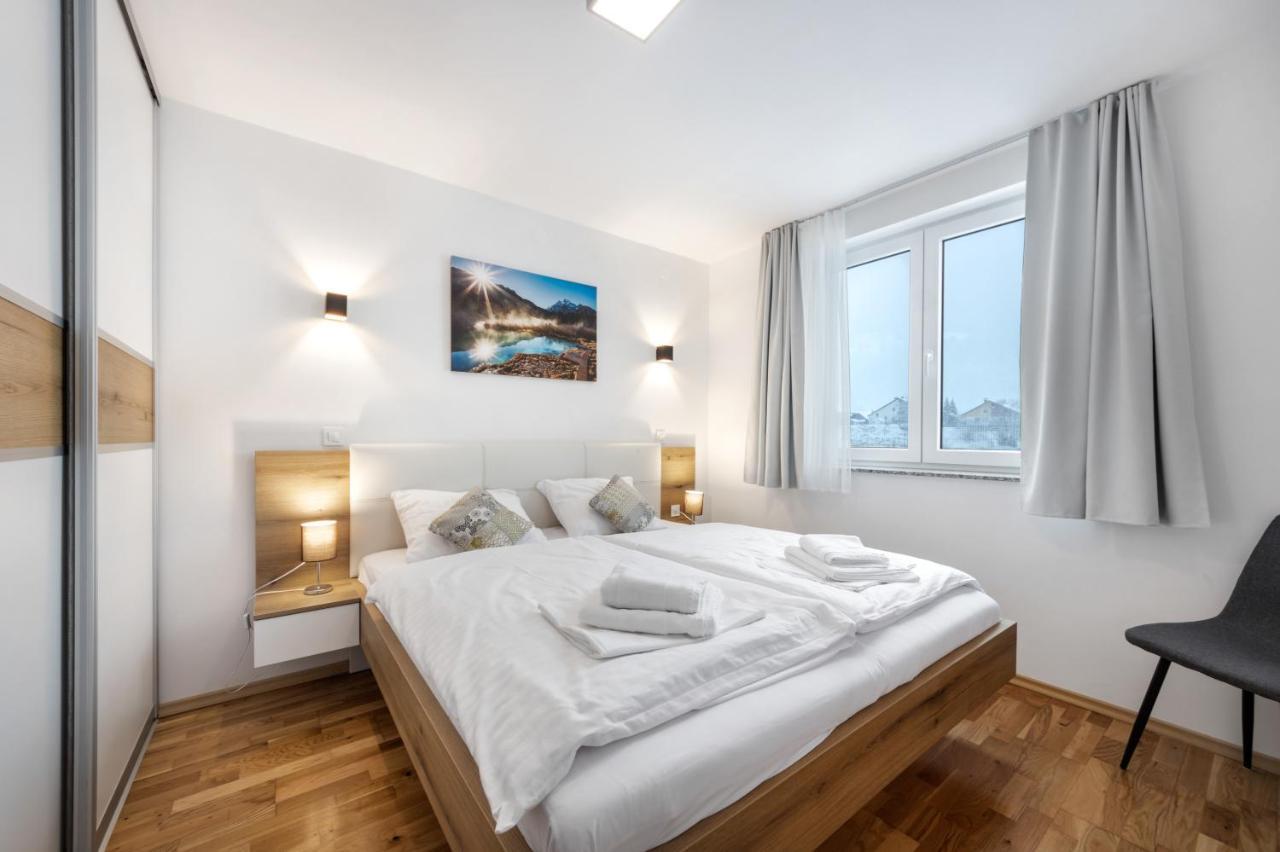Chic Apartments With Balcony And Spa In Mojstrana Exterior photo
